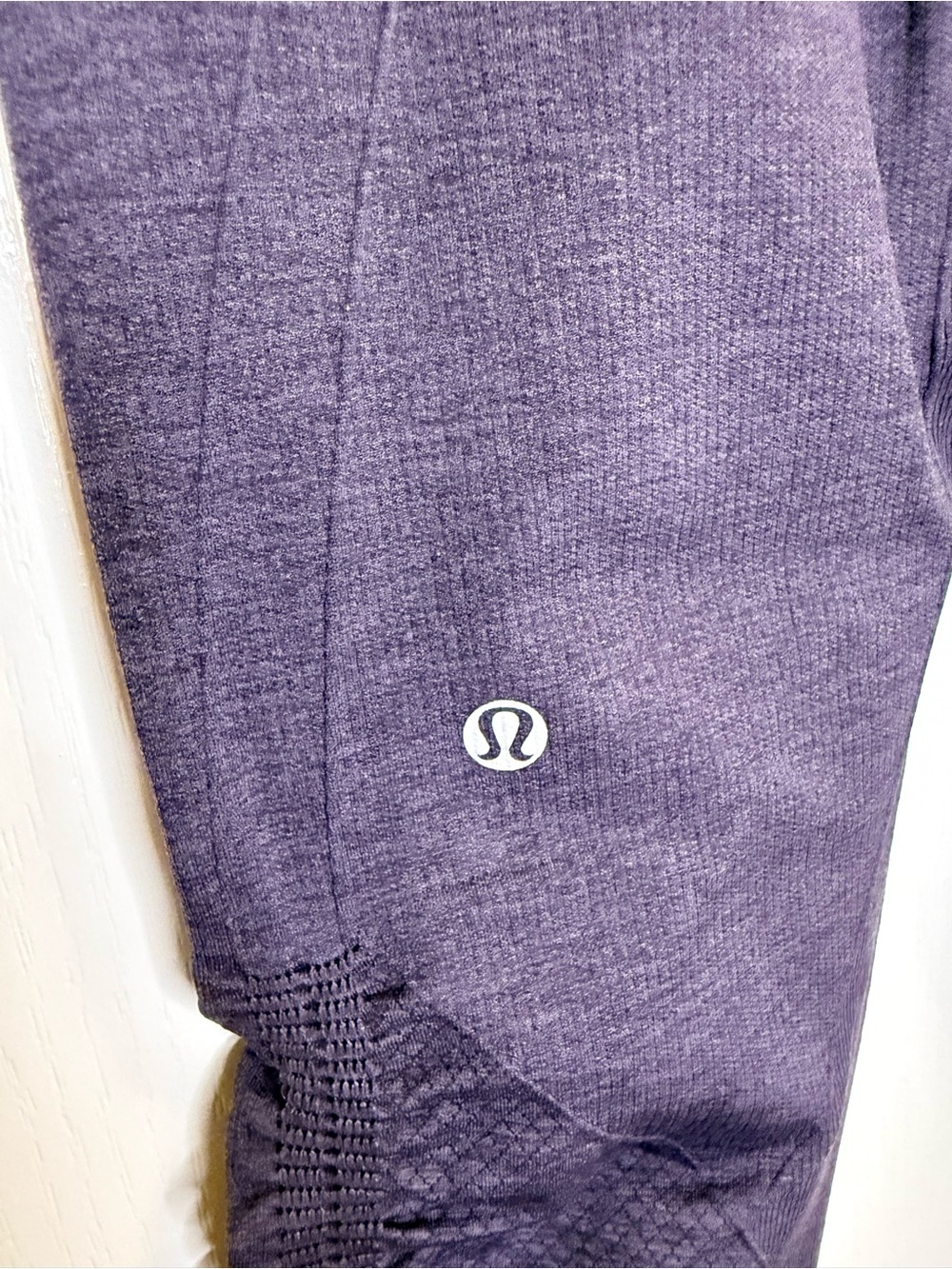 Lululemon Women's Ruched Capri Leggings Size 6 - Picture 6 of 9